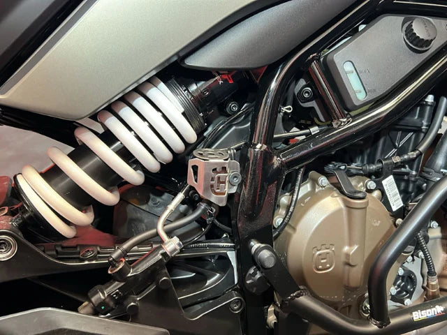 PROTECTOR RECIPIENTE FRENO TRASERO