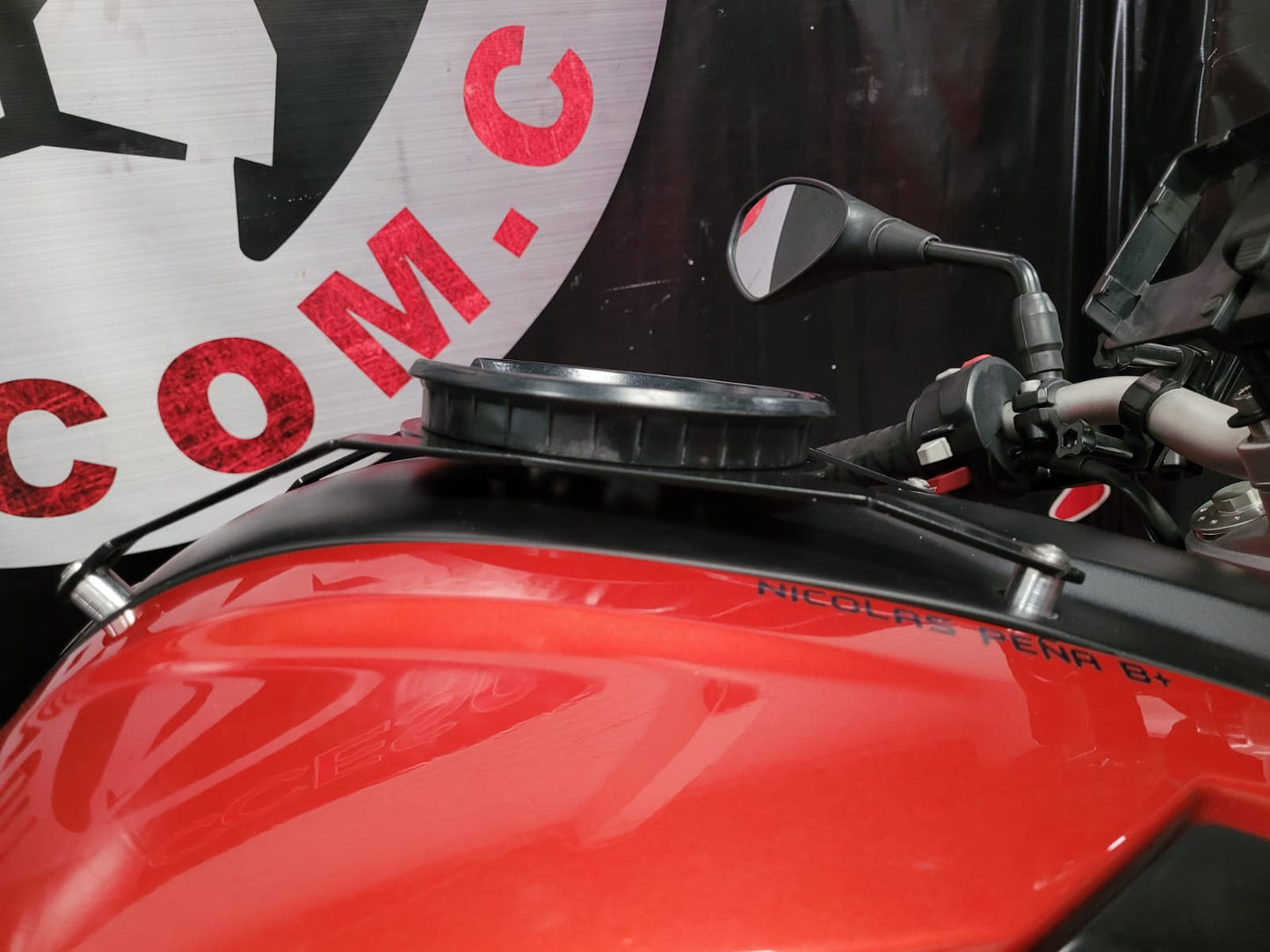 F800RBTB - BASE PARA TANK BAG