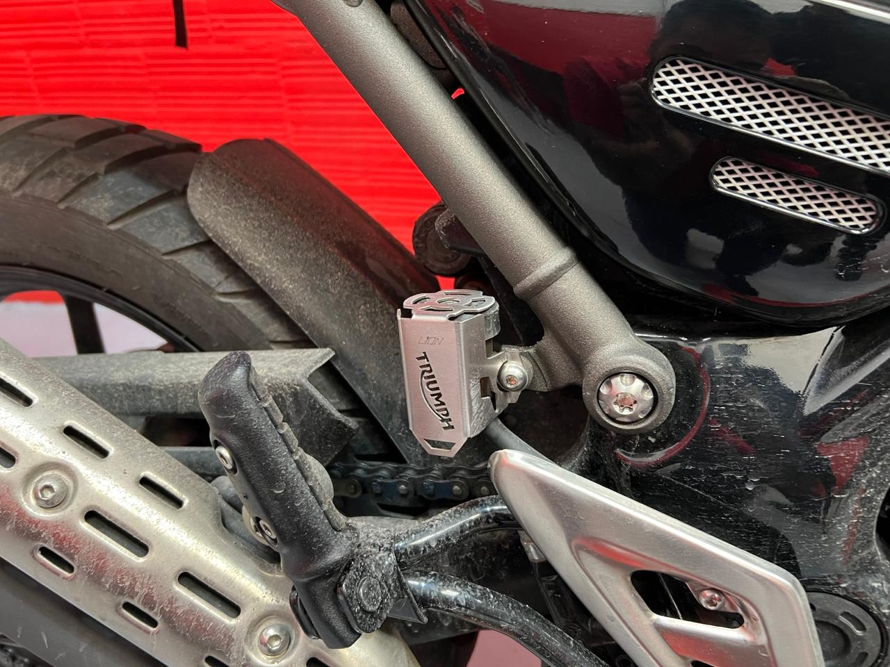SCRAMTPRFT - PROTECTOR RECIPIENTE FRENO TRASERO