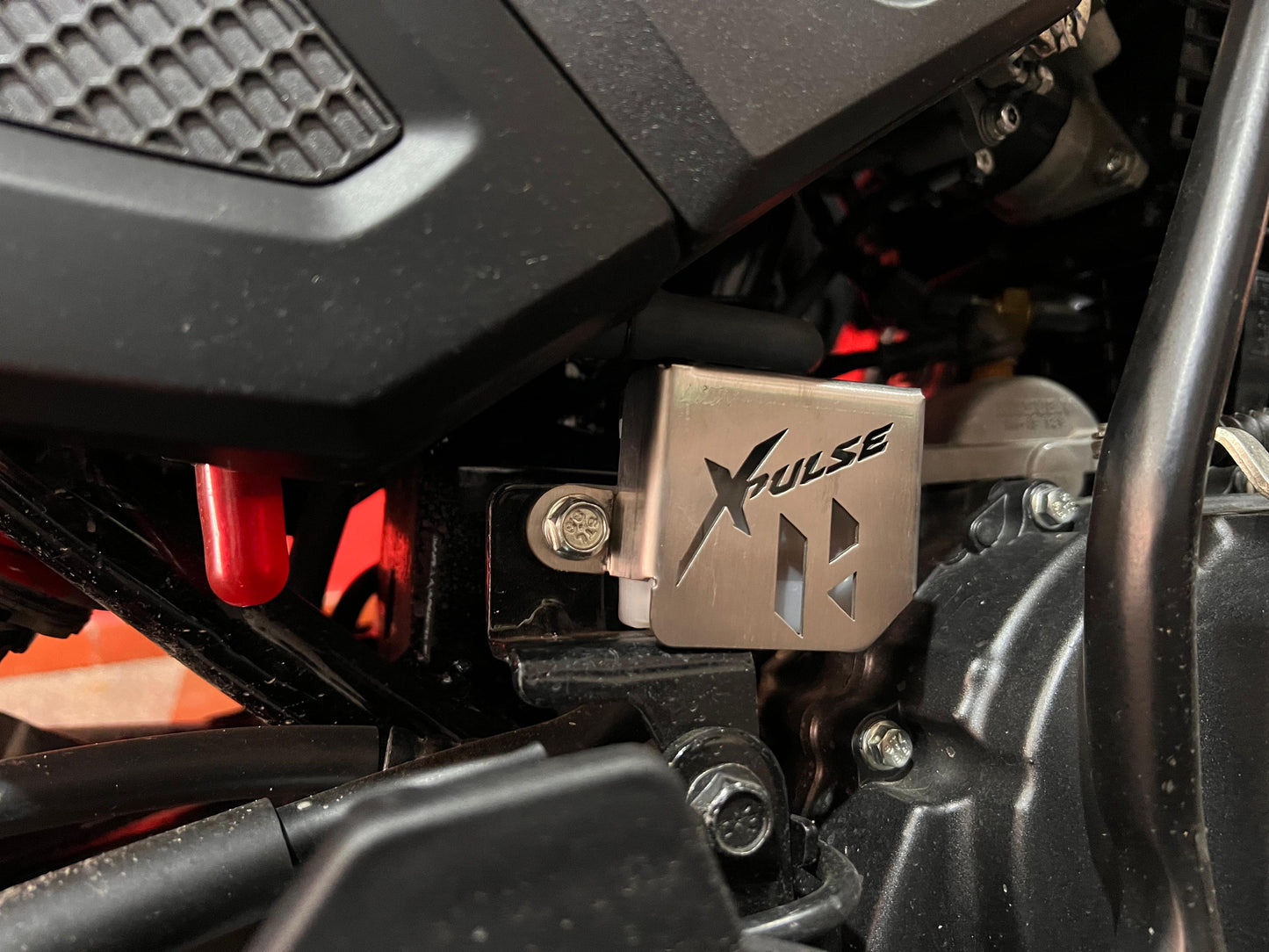 XPULPRFT4V - PROTECTOR RECIPIENTE FRENO TRASERO 4V