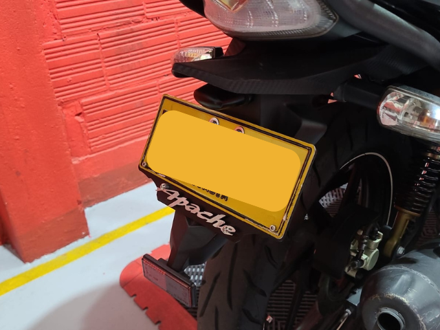 APACHE 2PPL - PORTA PLACA DE LUJO