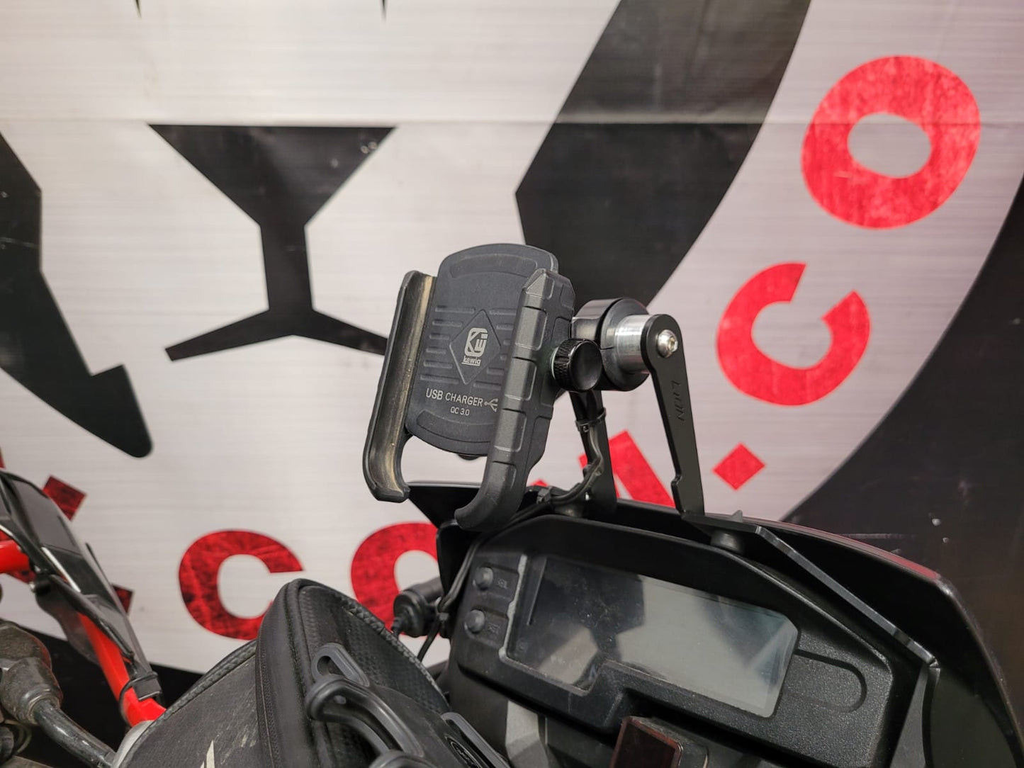 BASE FOR GPS-CELLULAR