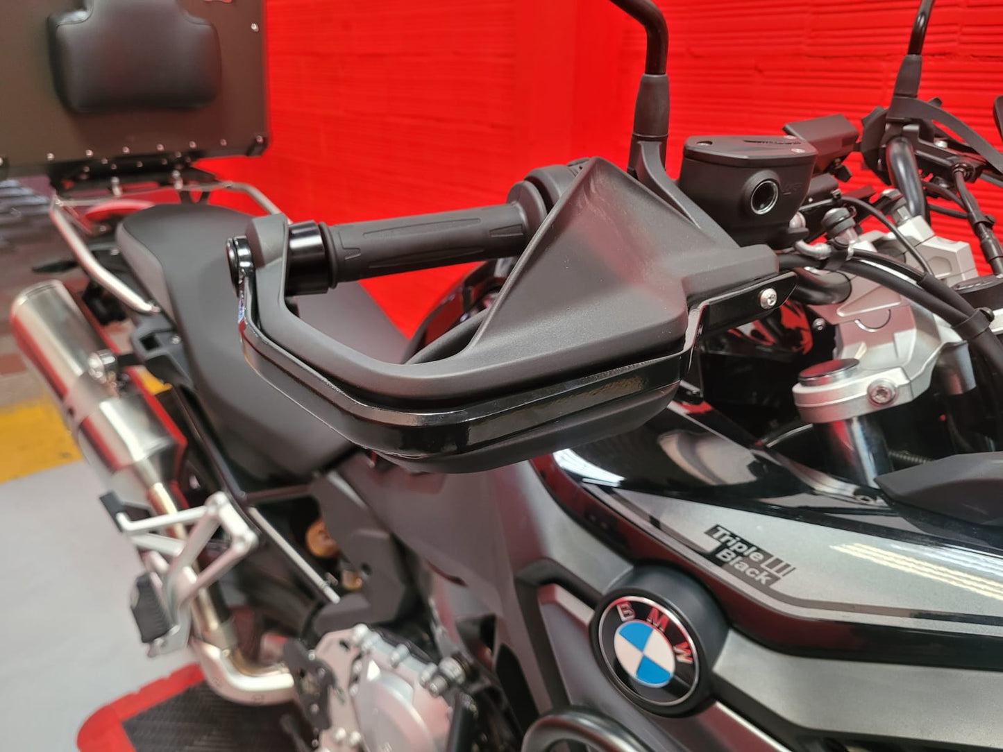 IMP0126 - REFUERZO HAND SAVERS BMW