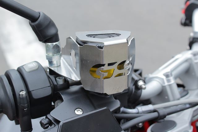 FRONT BRAKE CONTAINER PROTECTOR 2013-2018