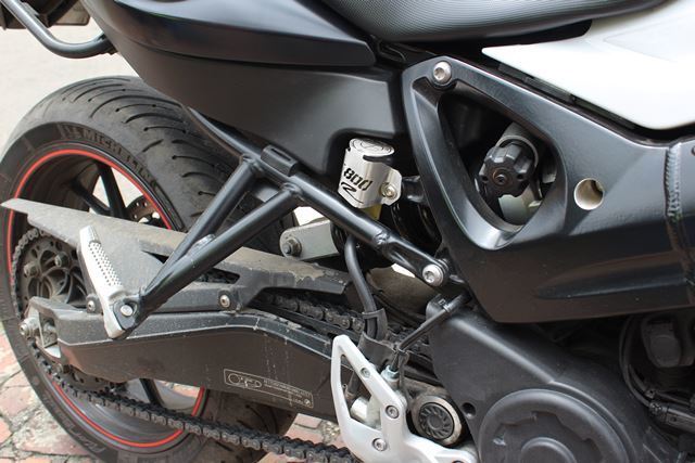 F800RPRFT - PROTECTOR RECIPIENTE FRENO TRASERO