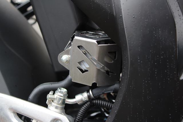 GSXS1PRFT - PROTECTOR RECIPIENTE FRENO TRASERO
