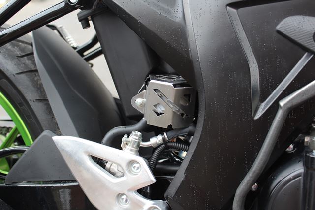 GSXS1PRFT - PROTECTOR RECIPIENTE FRENO TRASERO