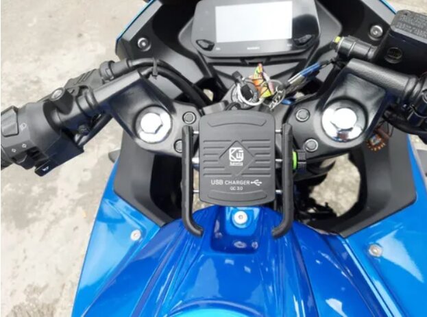 IMP0173 - PORTA CELULAR GIRO 360° CON CARGADOR USB