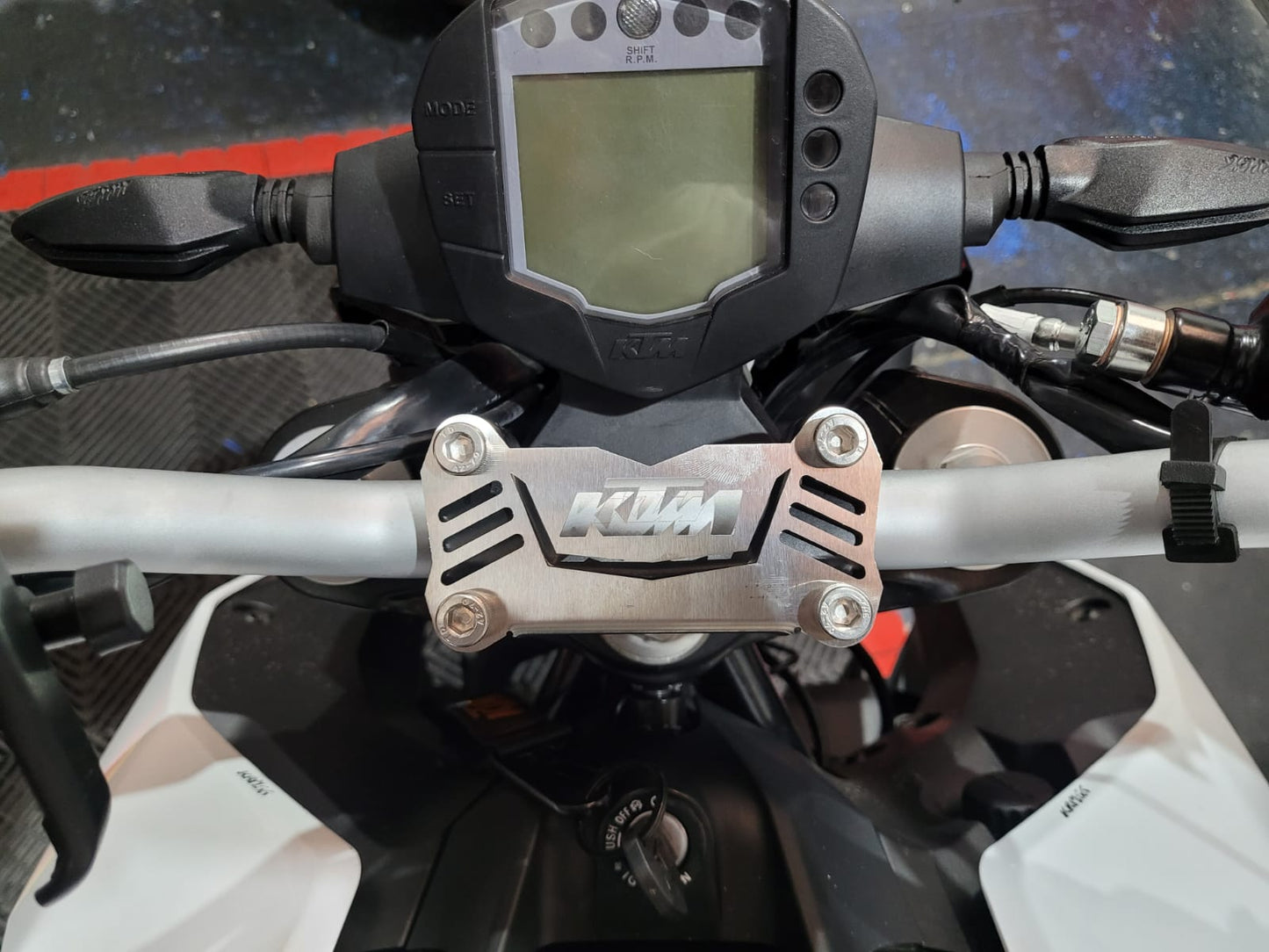 KTM200LA - LUJO ACUTRAX