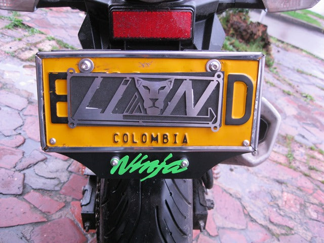 NIN300PPL - PORTA PLACA DE LUJO (SE FABRICA POR ENCARGO)