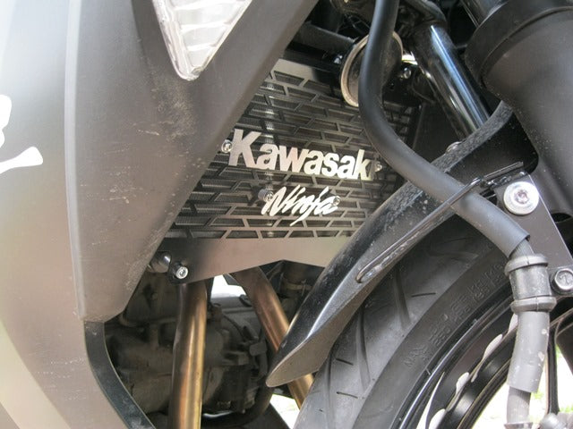 NIN300PRAR - PROTECTOR RADIADOR ALTO RELIEVE (SE FABRICA POR ENCARGO)