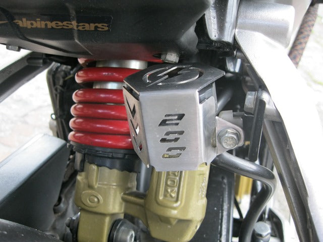 NS200PRFT - PROTECTOR RECIPIENTE FRENO TRASERO