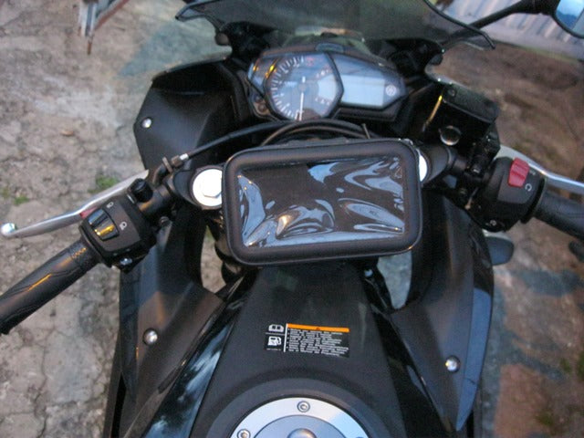R3BG - BASE PARA GPS-CELULAR