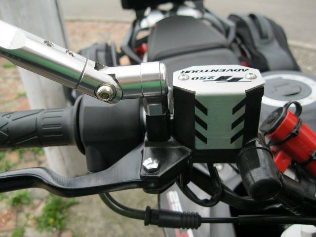 TT250LBF - LUJO BOMBA FRENO DELANTERO