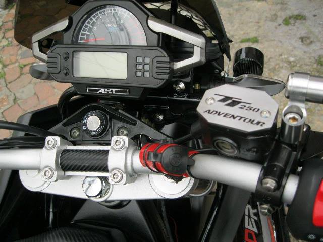 TT250LBF - LUJO BOMBA FRENO DELANTERO