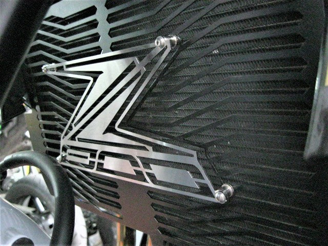 Z800PR1 - PROTECTOR RADIADOR ALTO RELIEVE