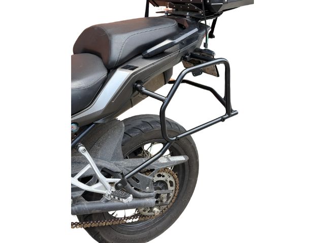 HERRAJE LATERAL BENELLI TRK 502 - 502X