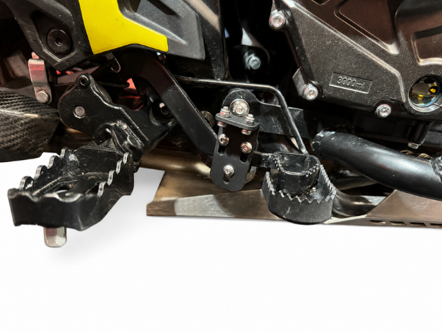 ELEVADOR PEDAL DE FRENO VSTROM 800DE