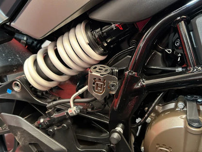 PROTECTOR RECIPIENTE FRENO TRASERO