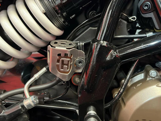 PROTECTOR RECIPIENTE FRENO TRASERO