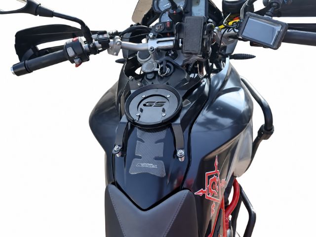 BASE FOR TANK BAG