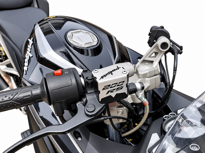 PROTECTOR BOMBA FRENO DELANTERO BAJAJ PULSAR RS 200