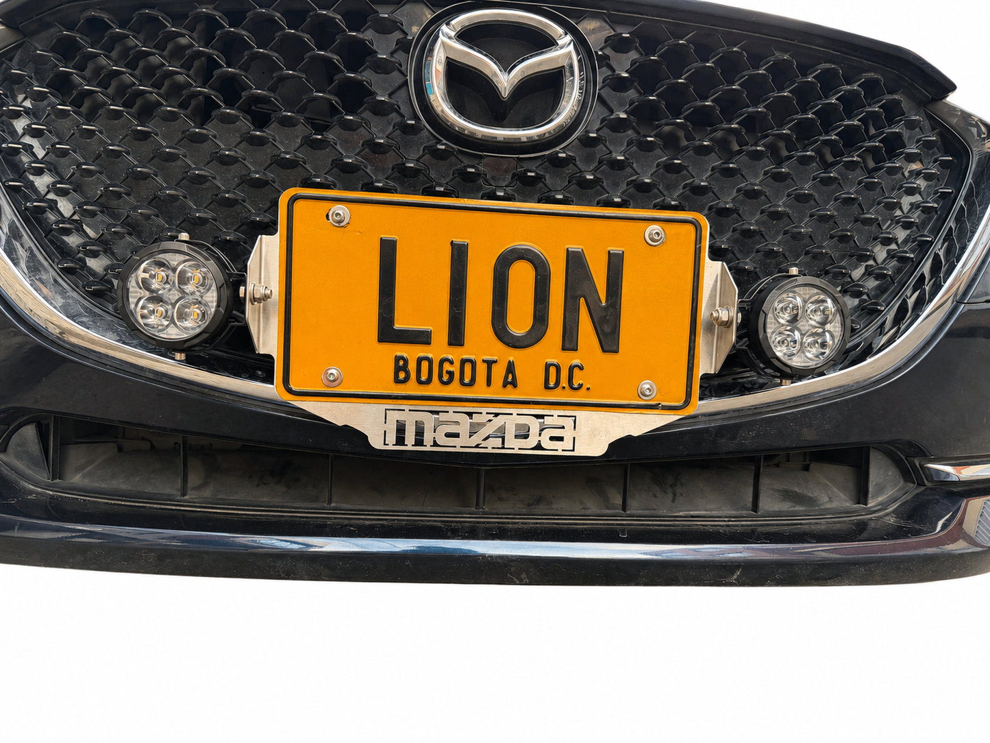 KIT EXPLORADORAS LED 10.000 LÚMENES CON PORTA PLACA PARA CARRO
