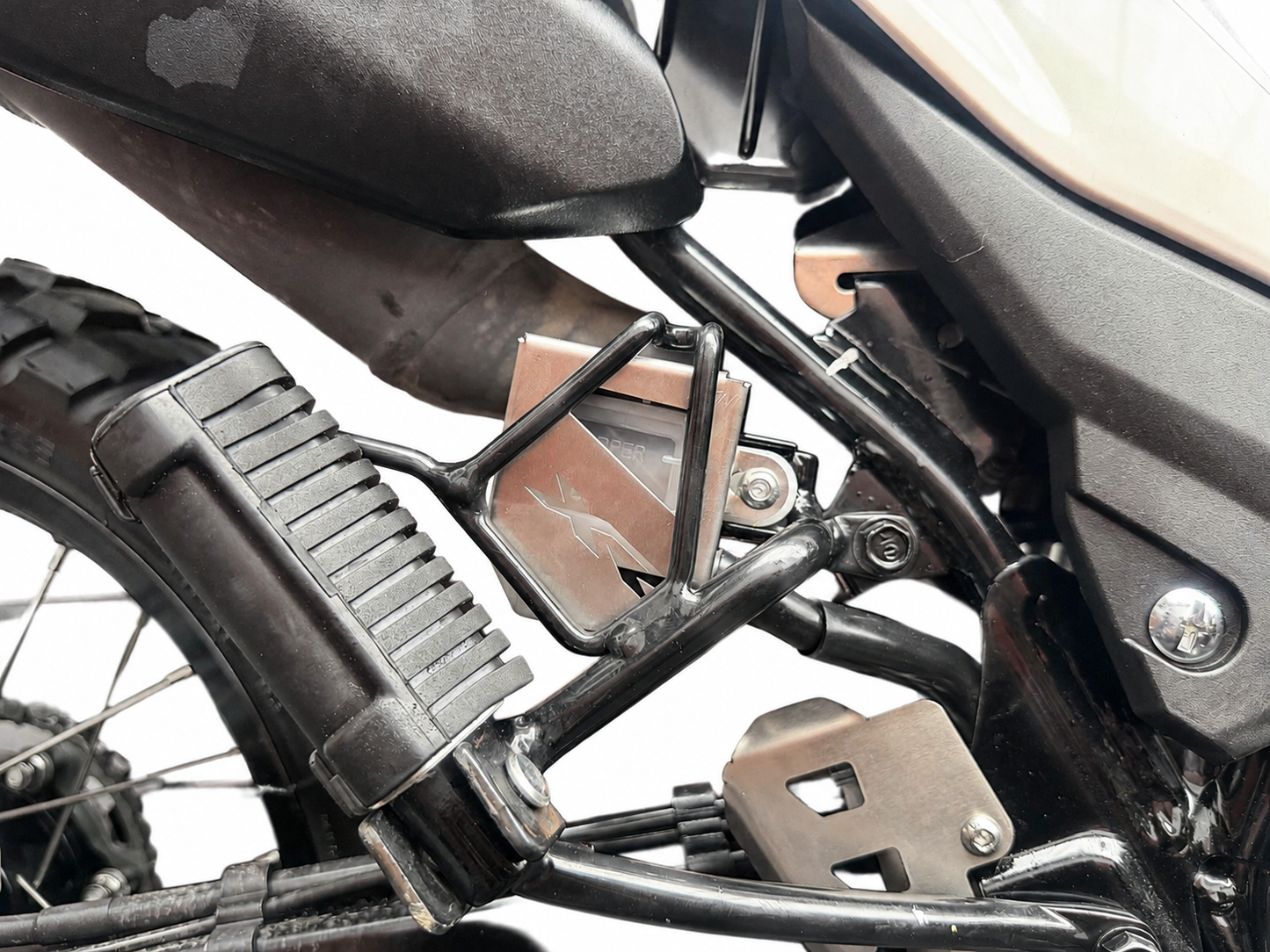 PROTECTOR RECIPIENTE FRENO TRASERO TORNADO 300