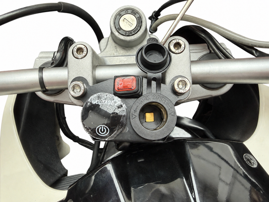 CHARGER AND VOLTMETER KIT