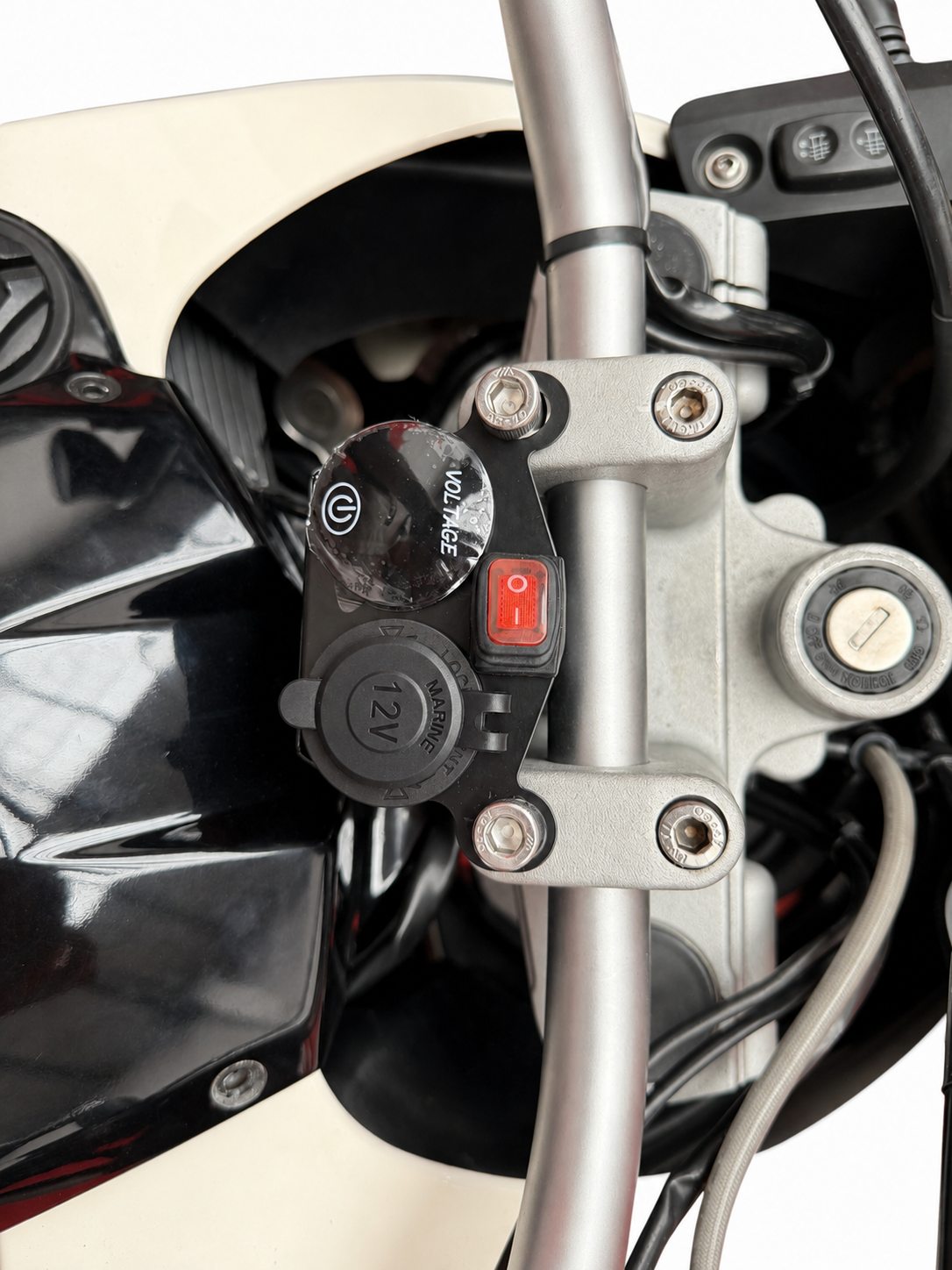 CHARGER AND VOLTMETER KIT