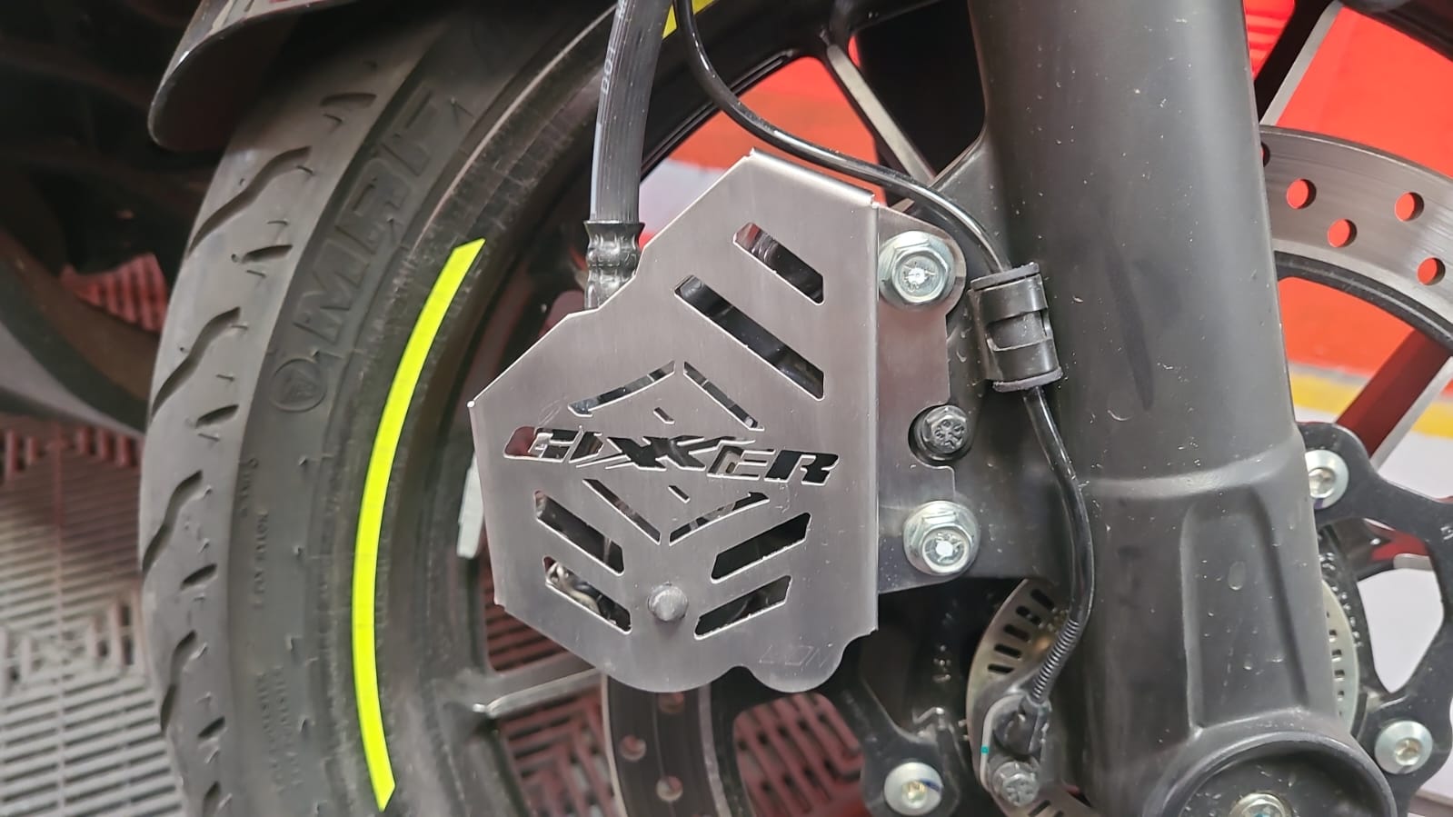 Suzuki Gixxer 250 Lion Accesorios Moto