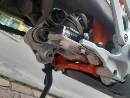 REAR BRAKE PISTON PROTECTOR