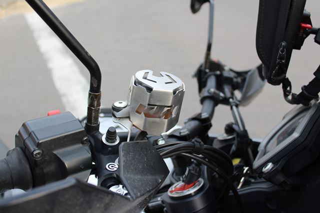 FRONT BRAKE CONTAINER PROTECTOR
