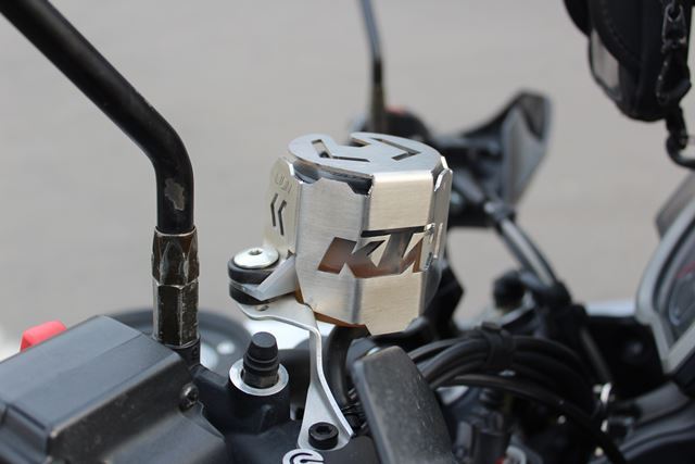 FRONT BRAKE CONTAINER PROTECTOR
